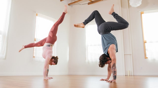 Waduh, Wanita Ini Kena Stroke Gara-gara Melakukan Pose ‘Handstand’ saat Yoga