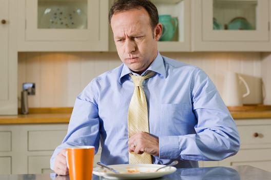 Agar Perut Tidak Kembung Usai Makan, Intip 8 Cara Cegahnya