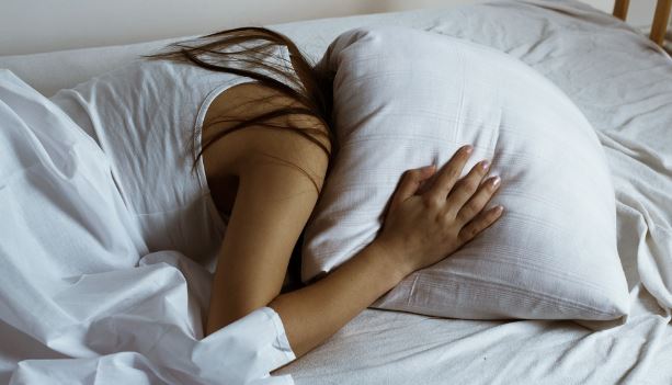 Punya 4 Kebiasaan Tidur Ini? Hati-hati Berisiko Otak Rusak Lho